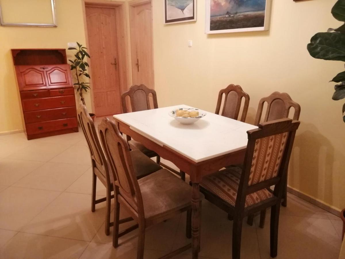 Vizaknai Apartmanhaz Székesfehérvár Екстериор снимка